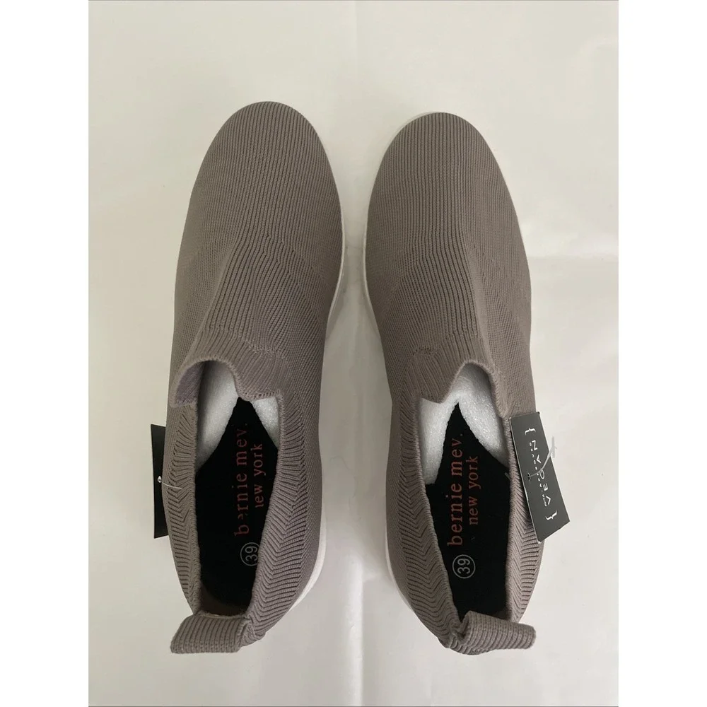 Bernie Mev New York Vegan Slip On Knit wedges Taupe Mauve Womens 39 NEW